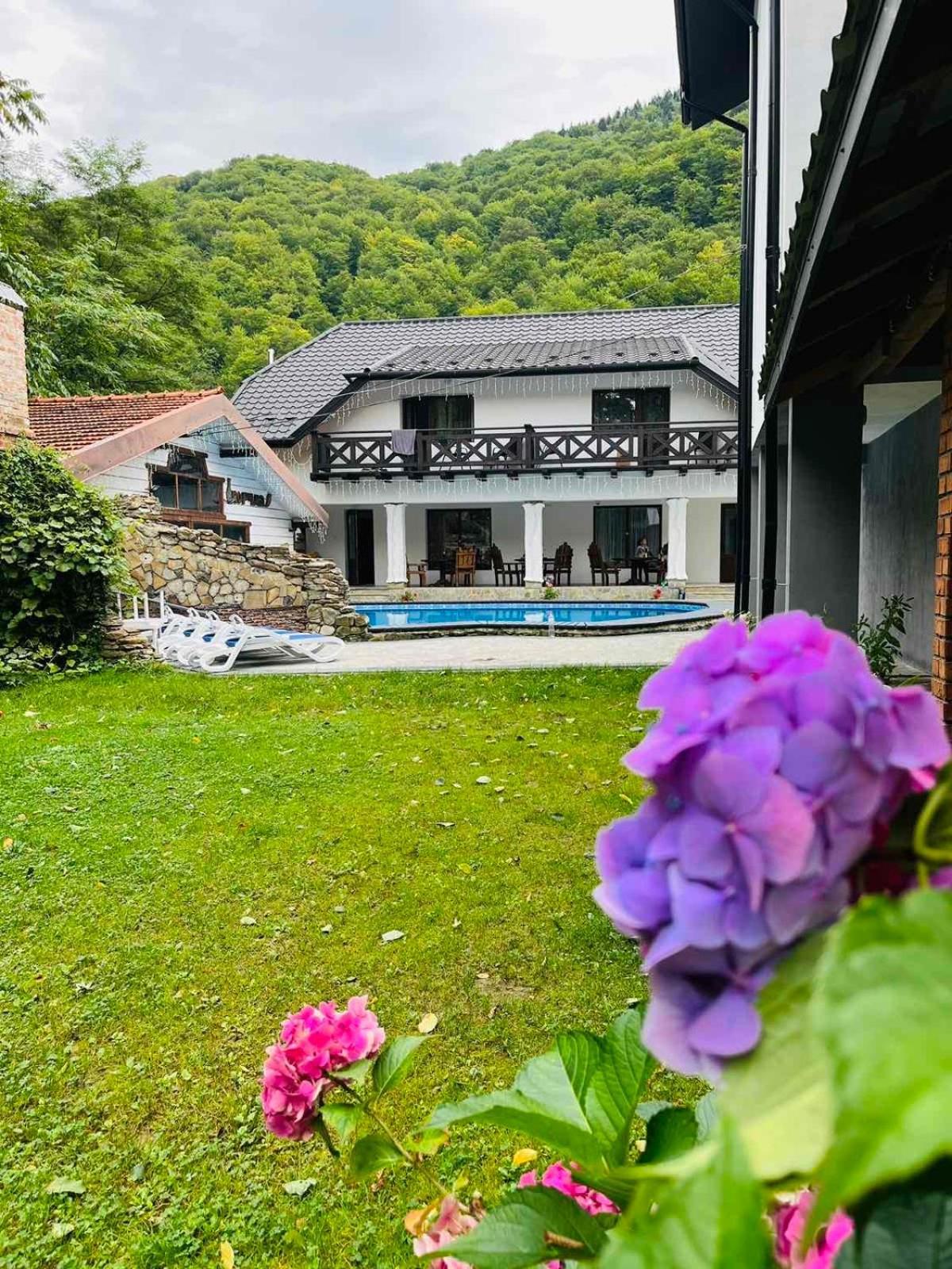 Gostynets Hotel Yaremche Exterior photo